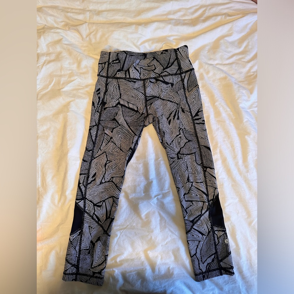 Lululemon Pace Rival Crops 23” Dotty tribe Size 4